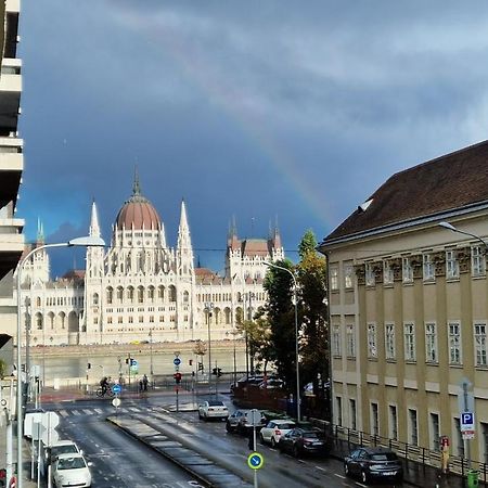 Parliament View Apartment Budapest Esterno foto