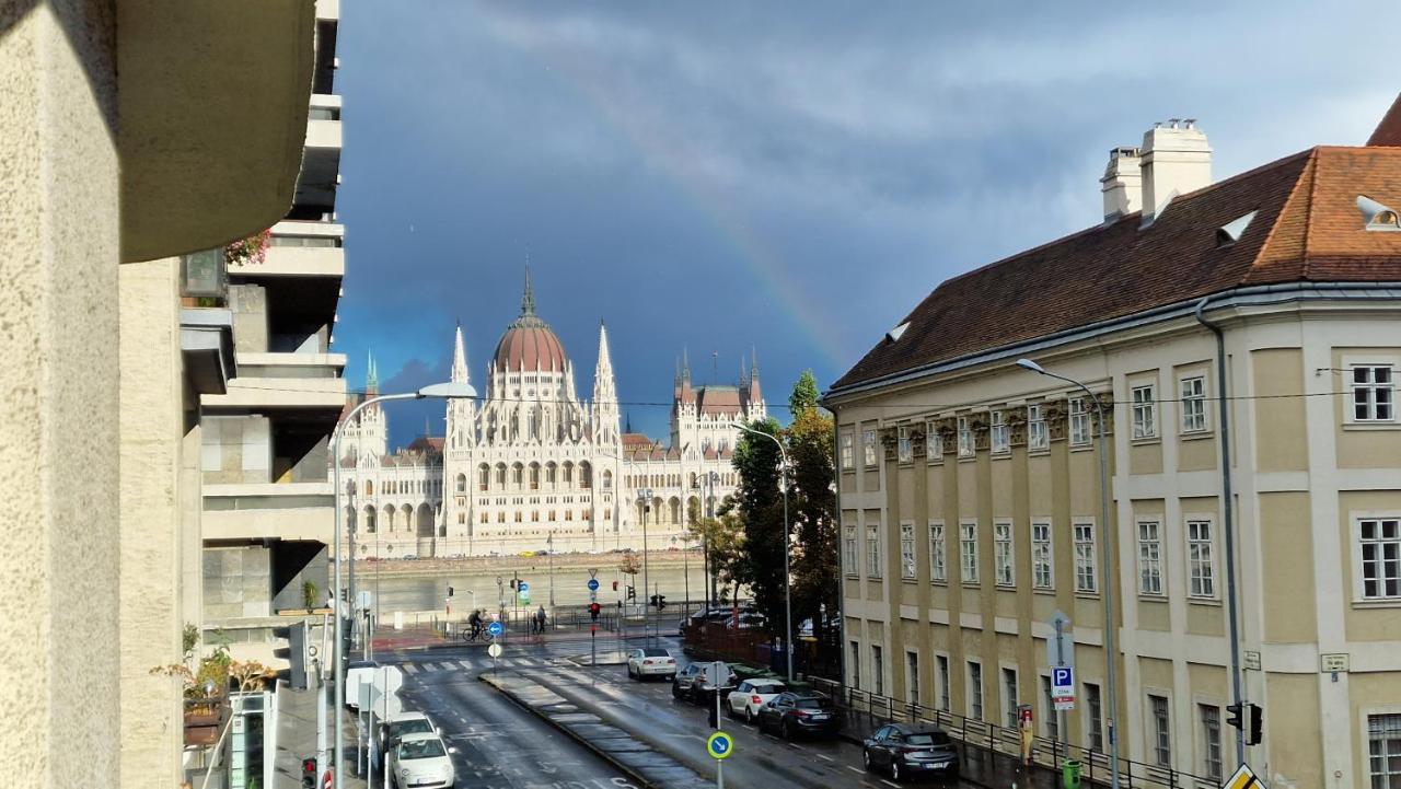 Parliament View Apartment Budapest Esterno foto