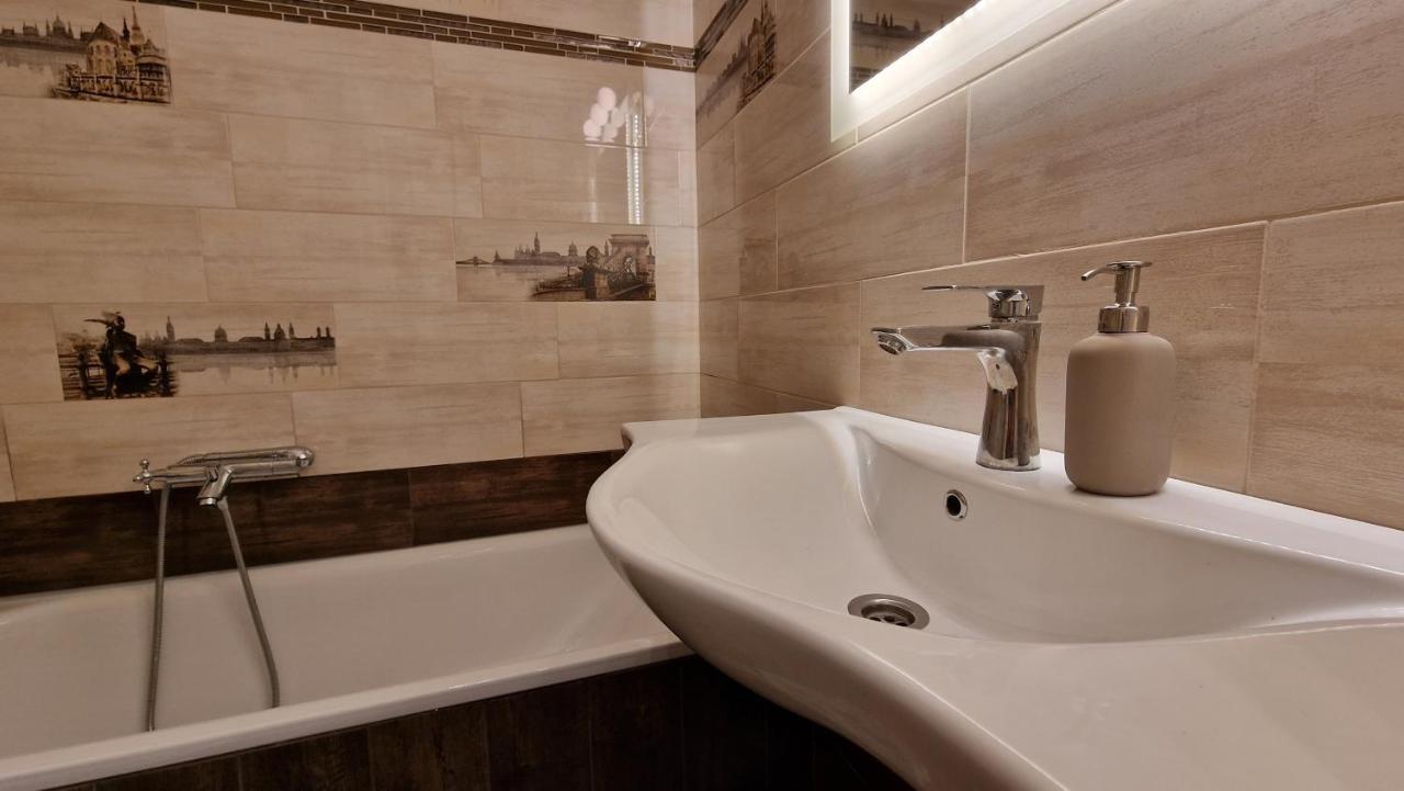 Parliament View Apartment Budapest Esterno foto