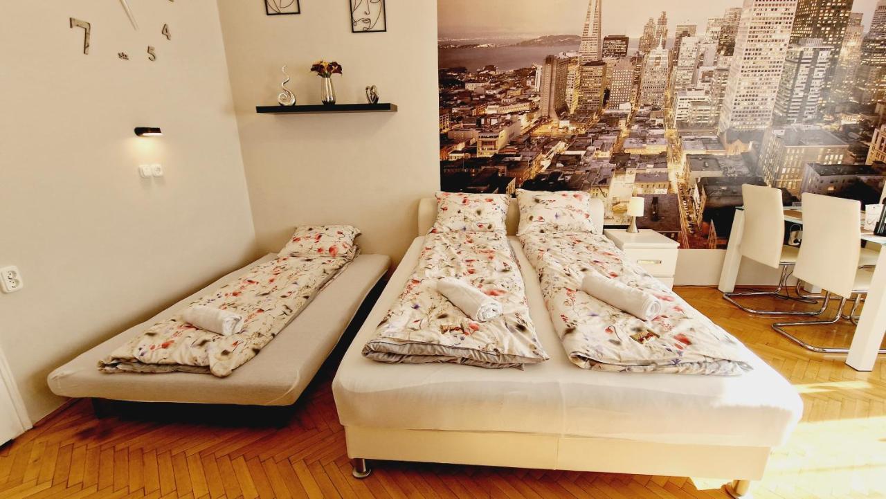 Parliament View Apartment Budapest Esterno foto