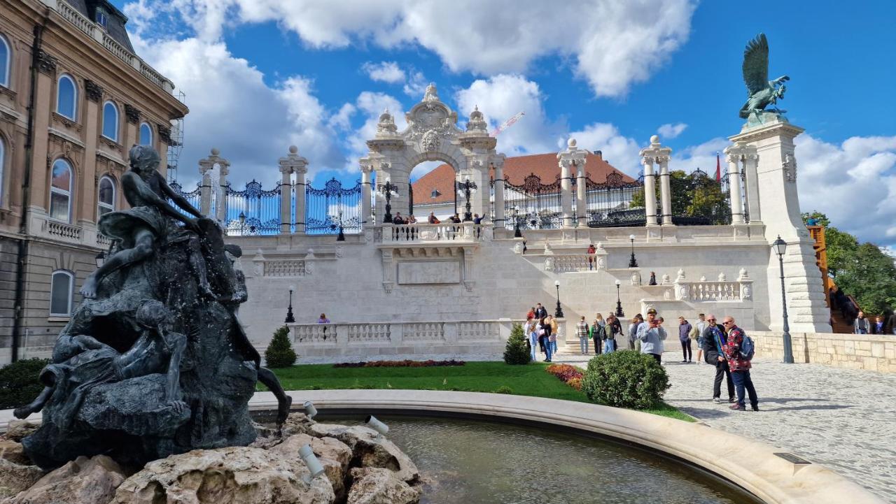 Parliament View Apartment Budapest Esterno foto